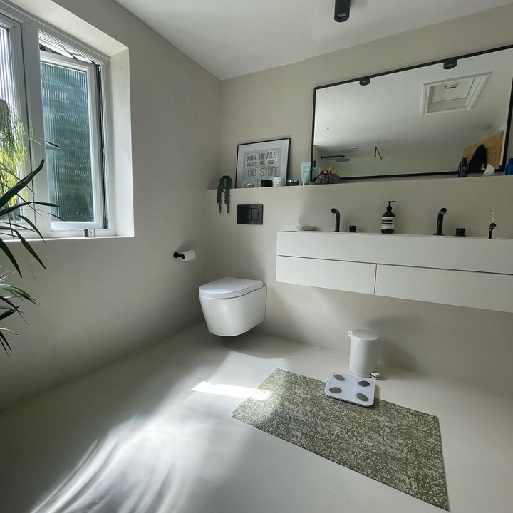 Microcement to walls. Microcement to floor.